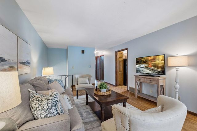 880 Whitney Drive, Apple Valley, MN 55124