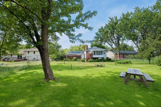 880 Whitney Drive, Apple Valley, MN 55124