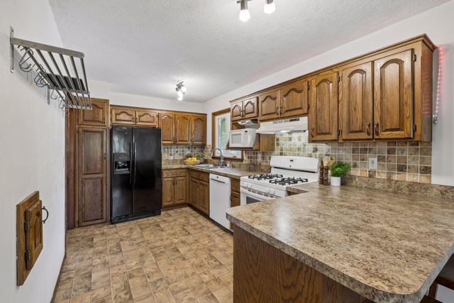 880 Whitney Drive, Apple Valley, MN 55124