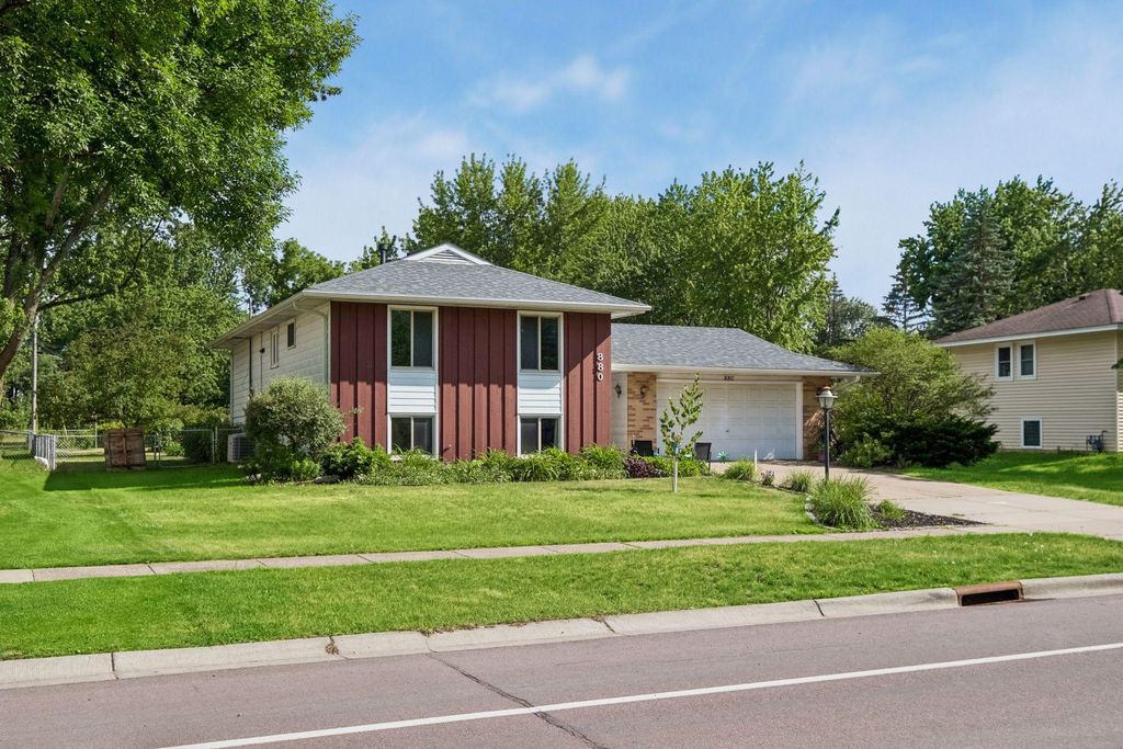 880 Whitney Drive, Apple Valley, MN 55124