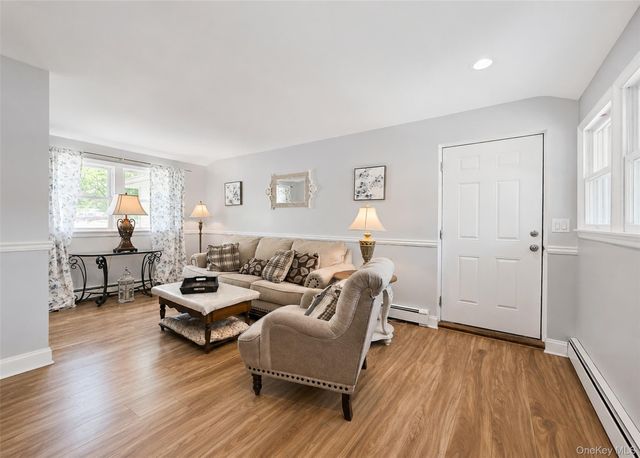 30 Park Avenue, Shirley, NY 11967