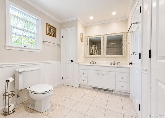 30 Park Avenue, Shirley, NY 11967