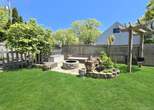 30 Park Avenue, Shirley, NY 11967