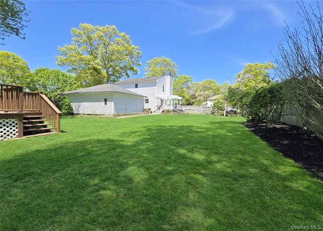 30 Park Avenue, Shirley, NY 11967
