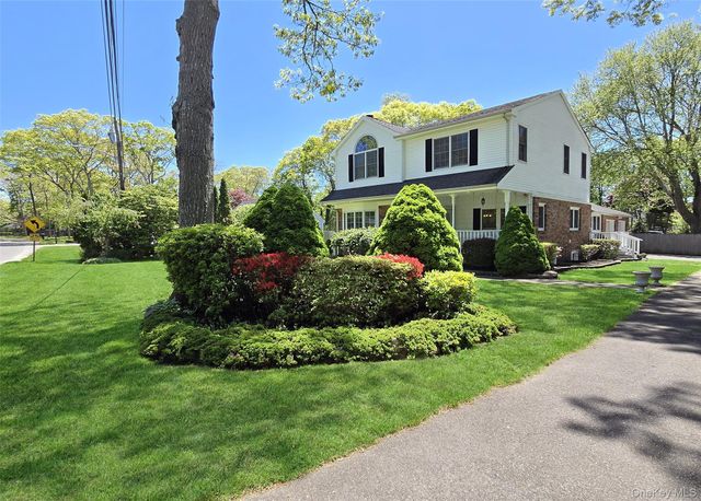 30 Park Avenue, Shirley, NY 11967