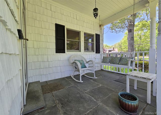 30 Park Avenue, Shirley, NY 11967