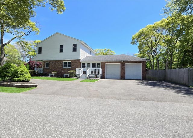 30 Park Avenue, Shirley, NY 11967