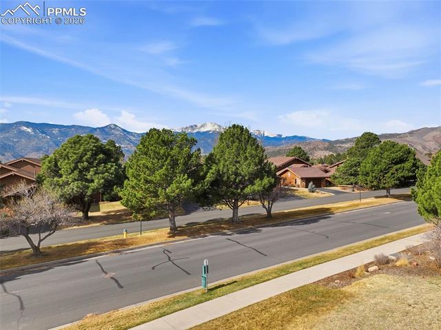 3810 Edgecliff Court, Colorado Springs, CO 80904