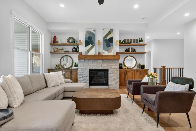 7091 SPRING CREEK Drive, Bettendorf, IA 52722