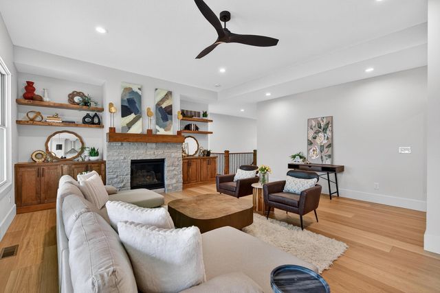 7091 SPRING CREEK Drive, Bettendorf, IA 52722