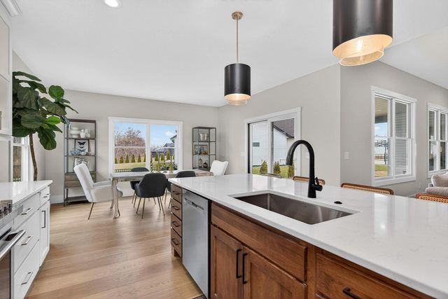 7091 SPRING CREEK Drive, Bettendorf, IA 52722