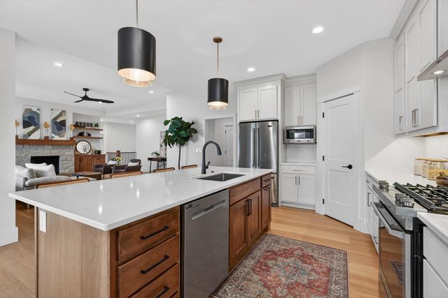 7091 SPRING CREEK Drive, Bettendorf, IA 52722