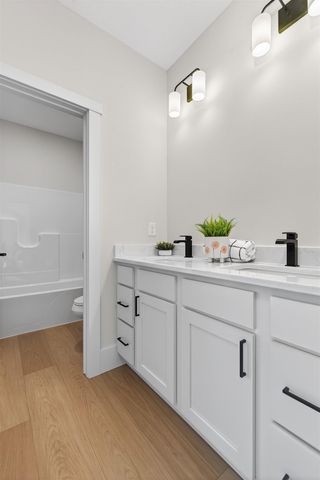 7091 SPRING CREEK Drive, Bettendorf, IA 52722