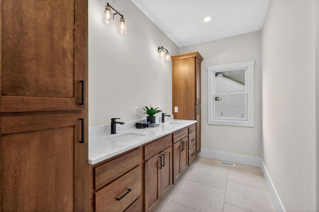 7091 SPRING CREEK Drive, Bettendorf, IA 52722