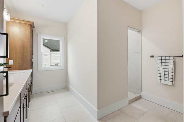 7091 SPRING CREEK Drive, Bettendorf, IA 52722