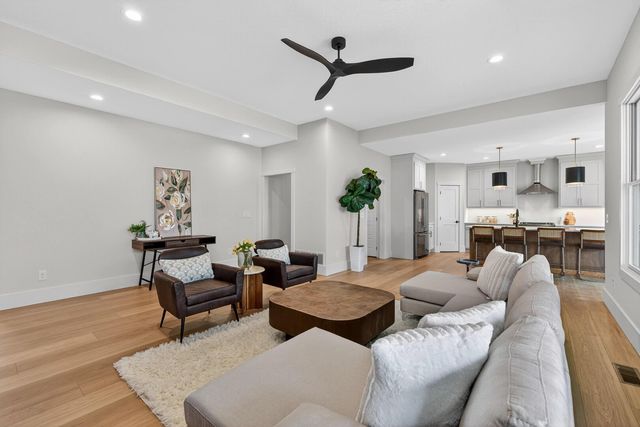 7091 SPRING CREEK Drive, Bettendorf, IA 52722