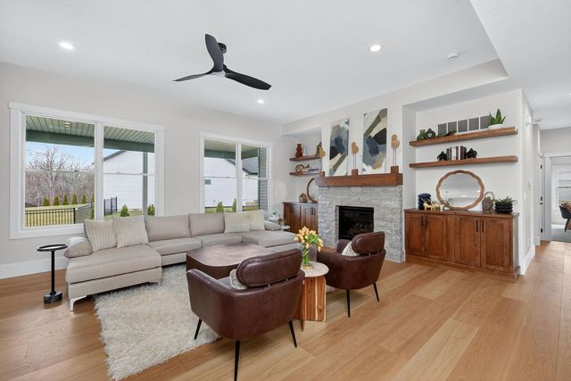 7091 SPRING CREEK Drive, Bettendorf, IA 52722