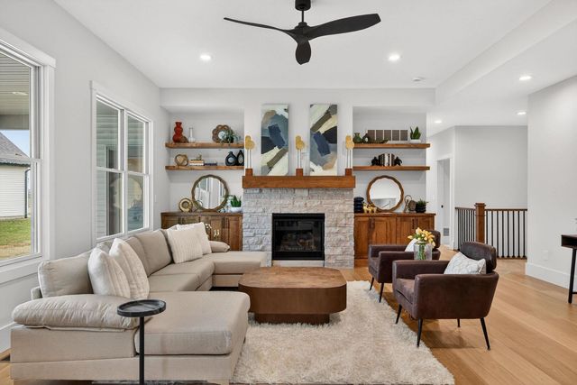 7091 SPRING CREEK Drive, Bettendorf, IA 52722