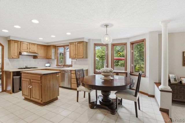 110 Londonderry Lane, Amherst, NY 14068