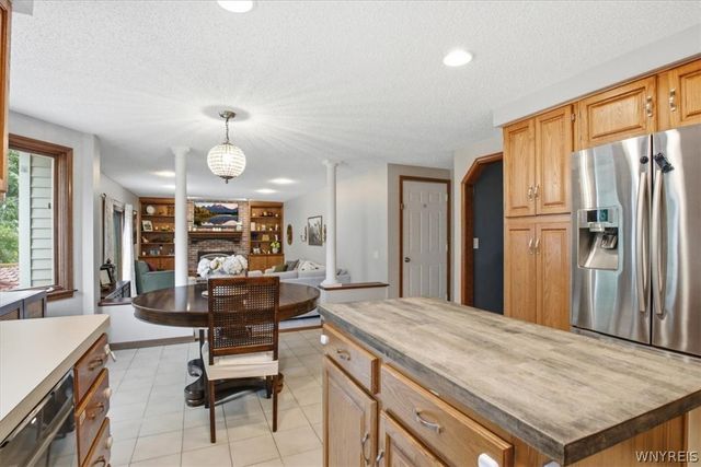 110 Londonderry Lane, Amherst, NY 14068