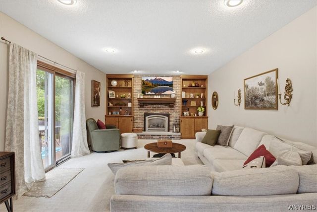 110 Londonderry Lane, Amherst, NY 14068