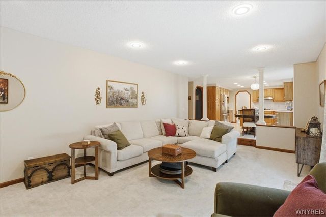 110 Londonderry Lane, Amherst, NY 14068