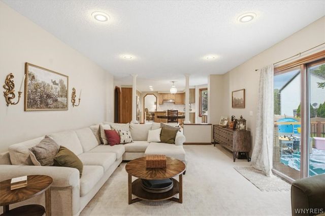 110 Londonderry Lane, Amherst, NY 14068