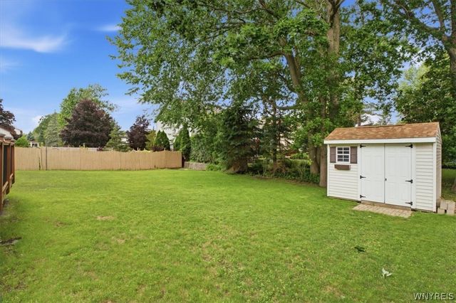 110 Londonderry Lane, Amherst, NY 14068