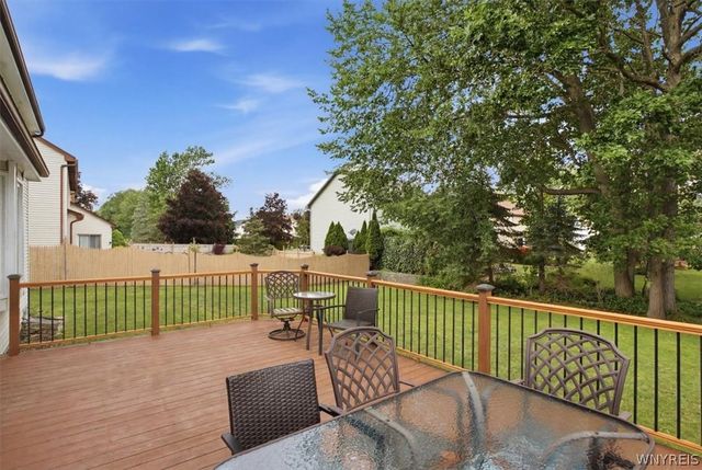 110 Londonderry Lane, Amherst, NY 14068