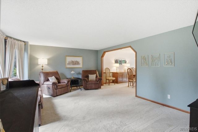 110 Londonderry Lane, Amherst, NY 14068