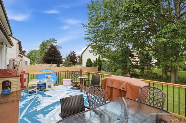 110 Londonderry Lane, Amherst, NY 14068