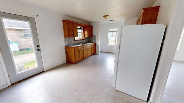 308 Coffee St, Dequincy, LA 70633