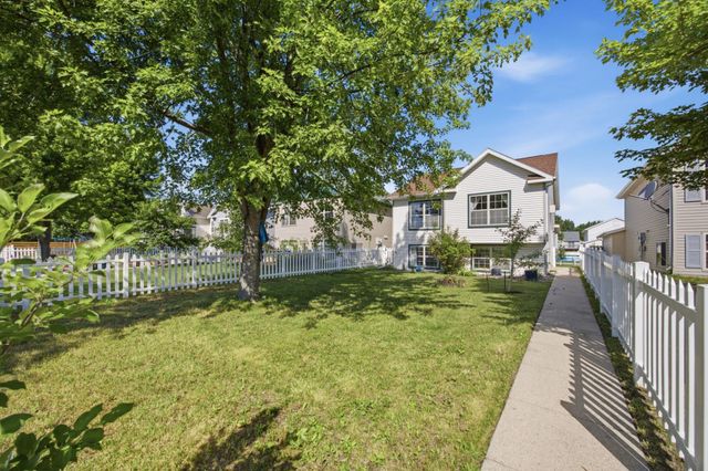 1903 58 Avenue S, Fargo, ND 58104