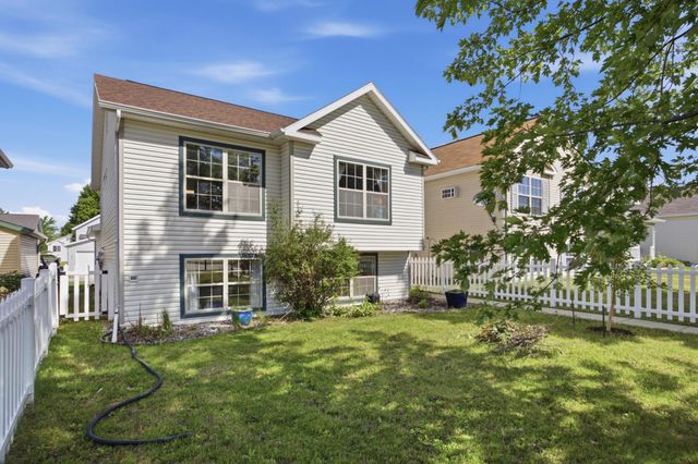 1903 58 Avenue S, Fargo, ND 58104