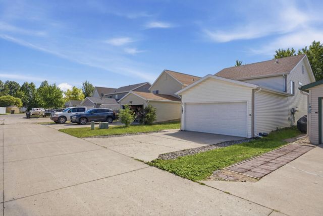 1903 58 Avenue S, Fargo, ND 58104
