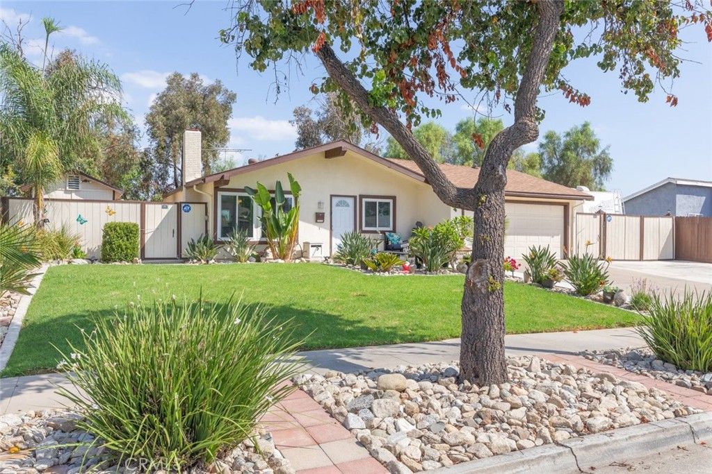 871 W Francis, Corona, CA 92882 — photo 2