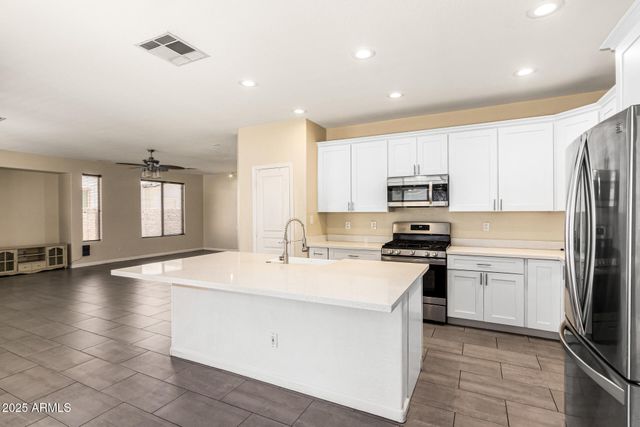 6804 W LONE CACTUS Drive, Glendale, AZ 85308