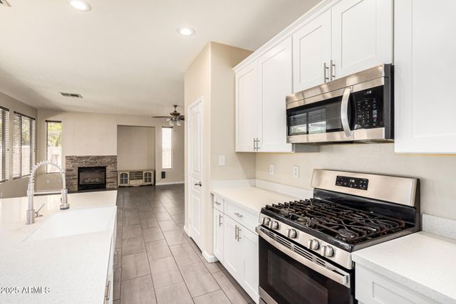 6804 W LONE CACTUS Drive, Glendale, AZ 85308