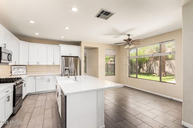 6804 W LONE CACTUS Drive, Glendale, AZ 85308