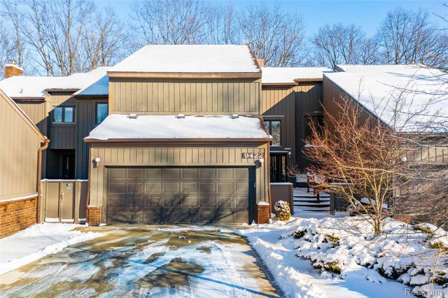 9422 Hawthorne Glen Drive, Grosse Ile Township, MI 48138