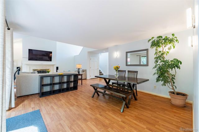 9422 Hawthorne Glen Drive, Grosse Ile Township, MI 48138