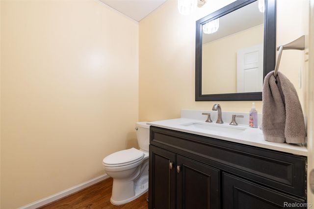 9422 Hawthorne Glen Drive, Grosse Ile Township, MI 48138