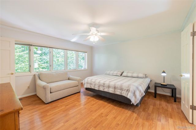 9422 Hawthorne Glen Drive, Grosse Ile Township, MI 48138