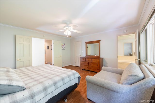 9422 Hawthorne Glen Drive, Grosse Ile Township, MI 48138