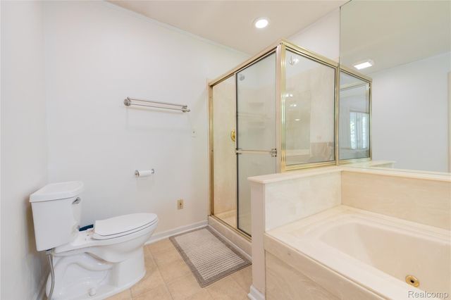 9422 Hawthorne Glen Drive, Grosse Ile Township, MI 48138