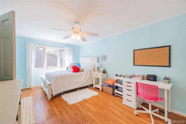 9422 Hawthorne Glen Drive, Grosse Ile Township, MI 48138