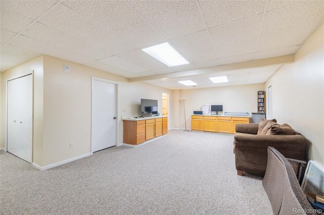 9422 Hawthorne Glen Drive, Grosse Ile Township, MI 48138