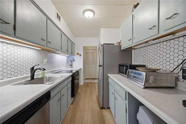 53 Highland Rd 401, Bethel Park, PA 15102