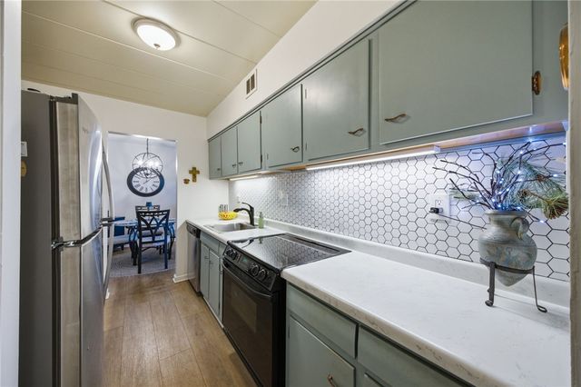 53 Highland Rd 401, Bethel Park, PA 15102