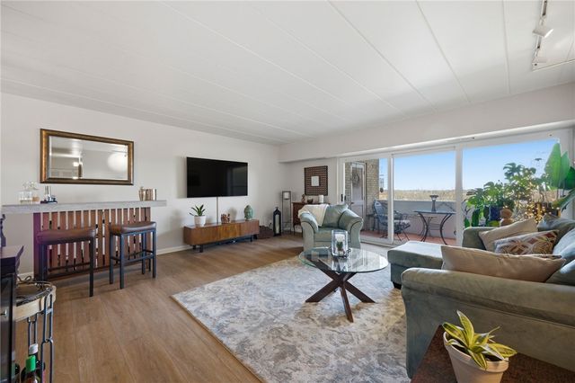 53 Highland Rd 401, Bethel Park, PA 15102